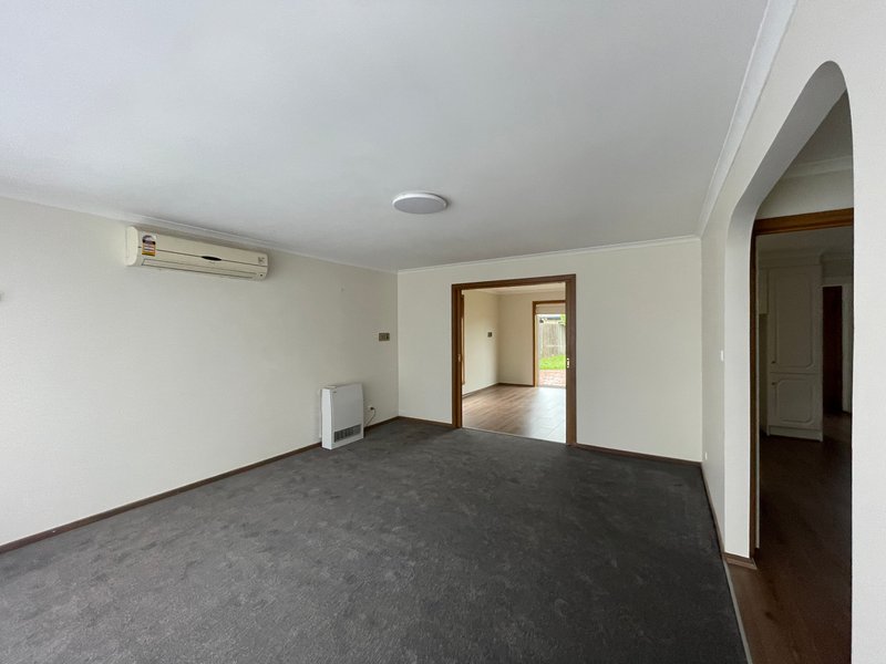 Photo - 16 Devenport Court, Altona Meadows VIC 3028 - Image 4