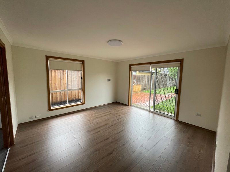 Photo - 16 Devenport Court, Altona Meadows VIC 3028 - Image 5