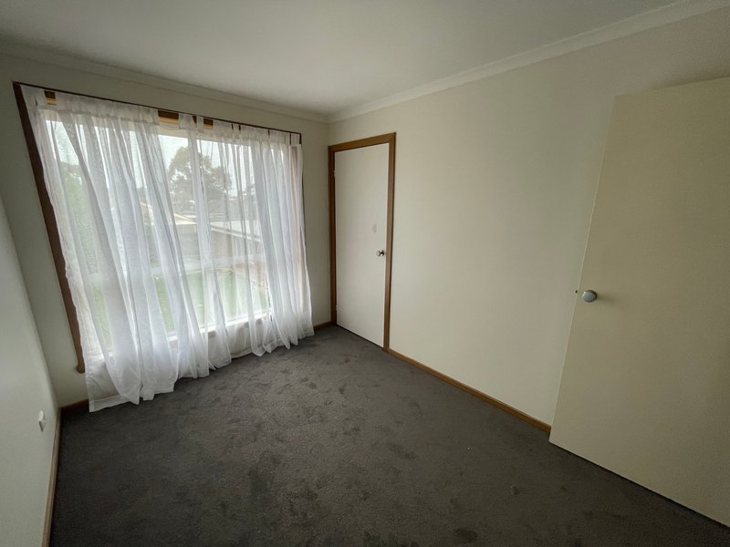 Photo - 16 Devenport Court, Altona Meadows VIC 3028 - Image 9