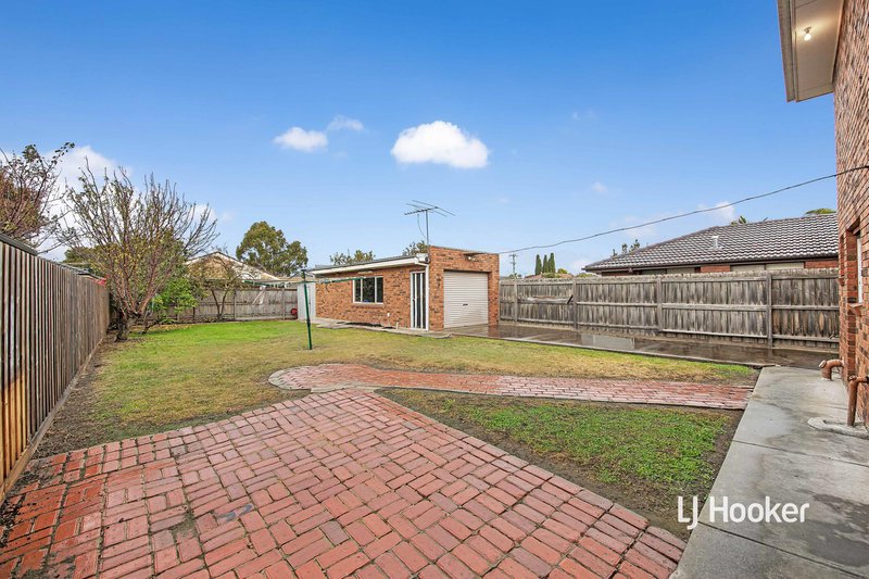 Photo - 16 Devenport Court, Altona Meadows VIC 3028 - Image 15