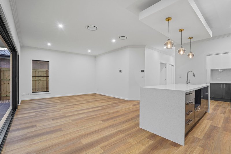 Photo - 16 Dewdrop Drive, Bahrs Scrub QLD 4207 - Image 3