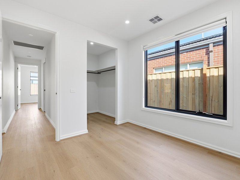 Photo - 16 Dinner Grove, Tarneit VIC 3029 - Image 10