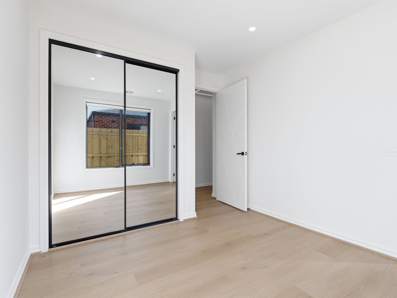 Photo - 16 Dinner Grove, Tarneit VIC 3029 - Image 12