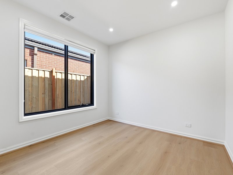 Photo - 16 Dinner Grove, Tarneit VIC 3029 - Image 15