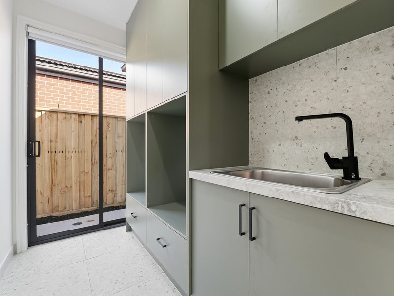 Photo - 16 Dinner Grove, Tarneit VIC 3029 - Image 19