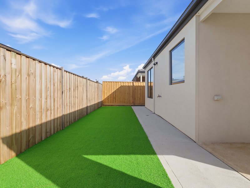 Photo - 16 Dinner Grove, Tarneit VIC 3029 - Image 32