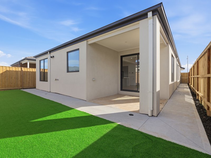 Photo - 16 Dinner Grove, Tarneit VIC 3029 - Image 33