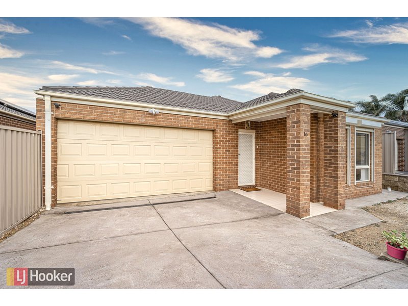 Photo - 16 Discovery Close, Craigieburn VIC 3064 - Image 2