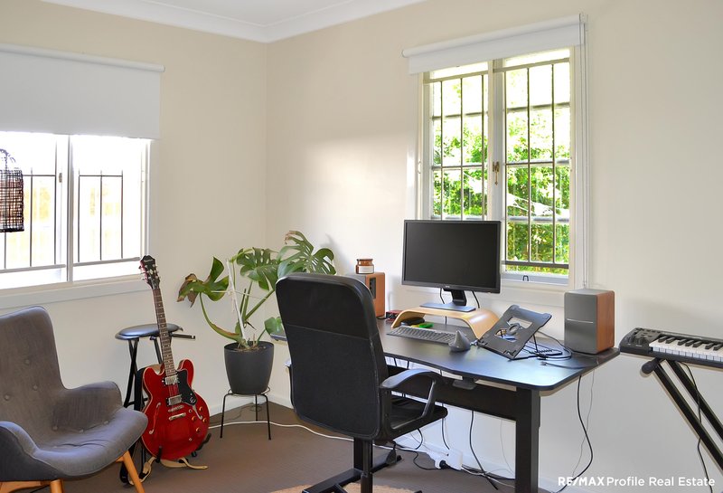 Photo - 16 Disraeli Street, Indooroopilly QLD 4068 - Image 17