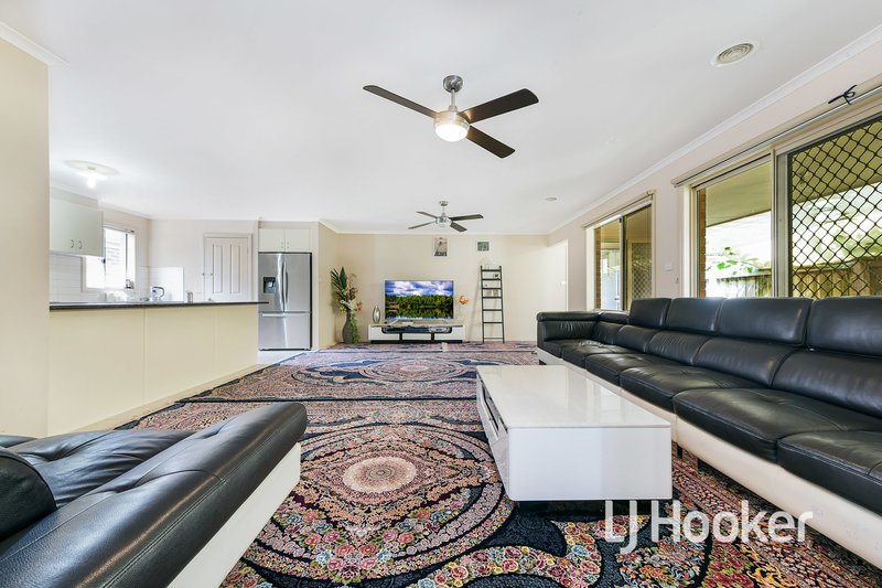 Photo - 16 Domino Way, Hampton Park VIC 3976 - Image 4