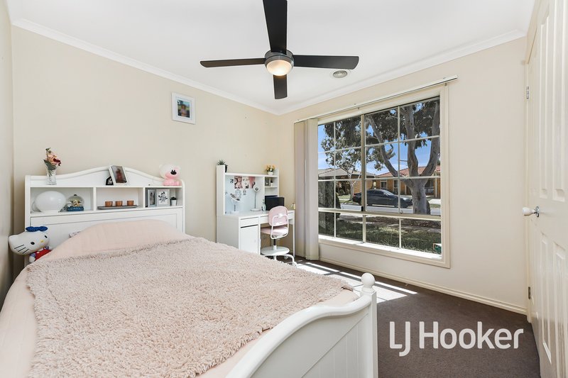 Photo - 16 Domino Way, Hampton Park VIC 3976 - Image 12