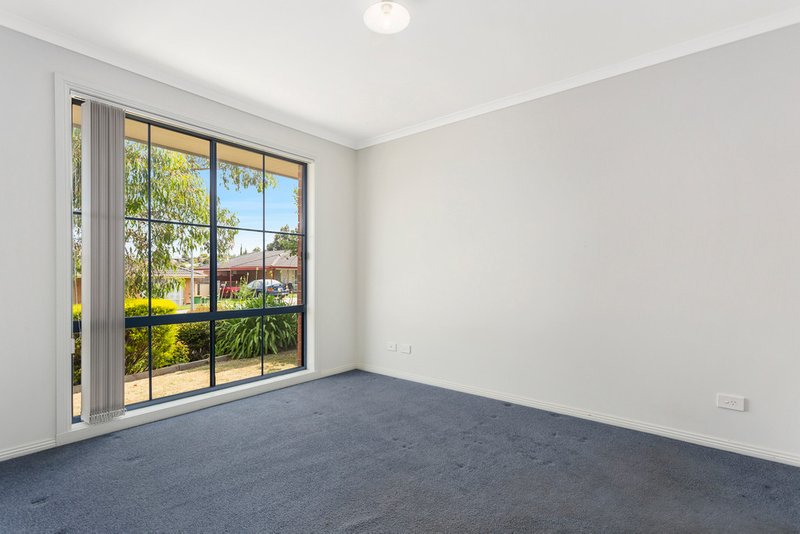 Photo - 16 Donday Court, Pakenham VIC 3810 - Image 5