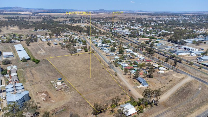 Photo - 16 Donely Street, Oakey QLD 4401 - Image 2