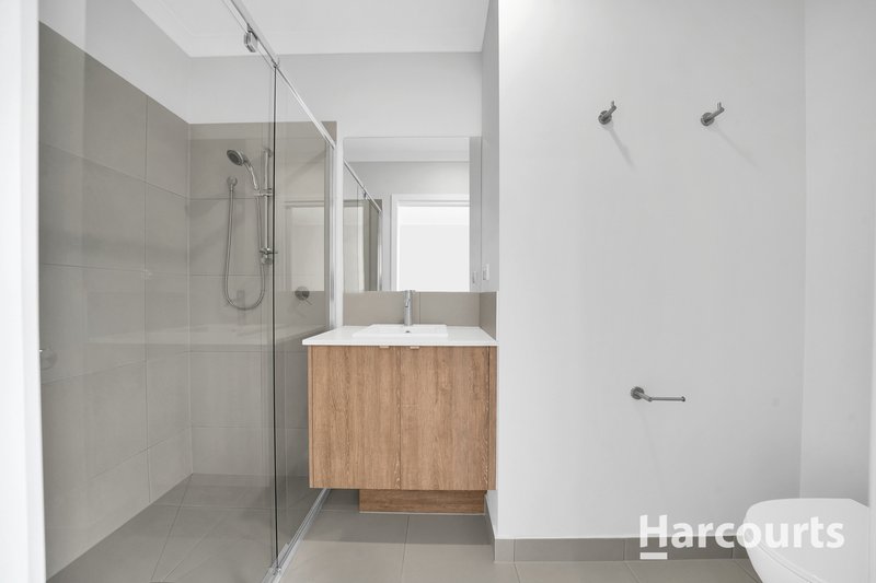Photo - 16 Draft Street, Manor Lakes VIC 3024 - Image 9