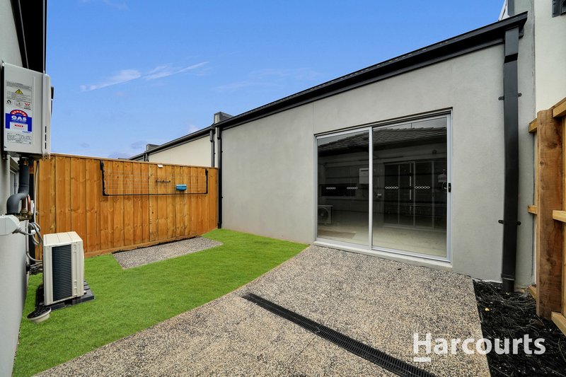 Photo - 16 Draft Street, Manor Lakes VIC 3024 - Image 10