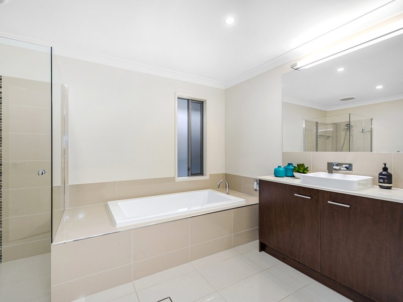 Photo - 16 Dress Circle Court, Bridgeman Downs QLD 4035 - Image 15