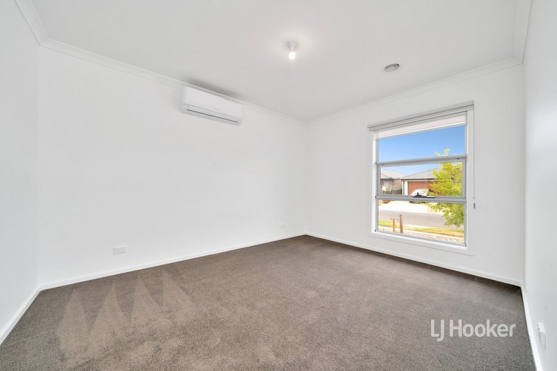 Photo - 16 Dublin Street, Tarneit VIC 3029 - Image 2