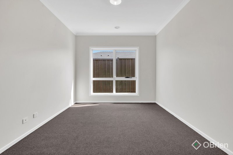 Photo - 16 Dulcis Street, Manor Lakes VIC 3024 - Image 4