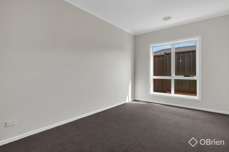 Photo - 16 Dulcis Street, Manor Lakes VIC 3024 - Image 5