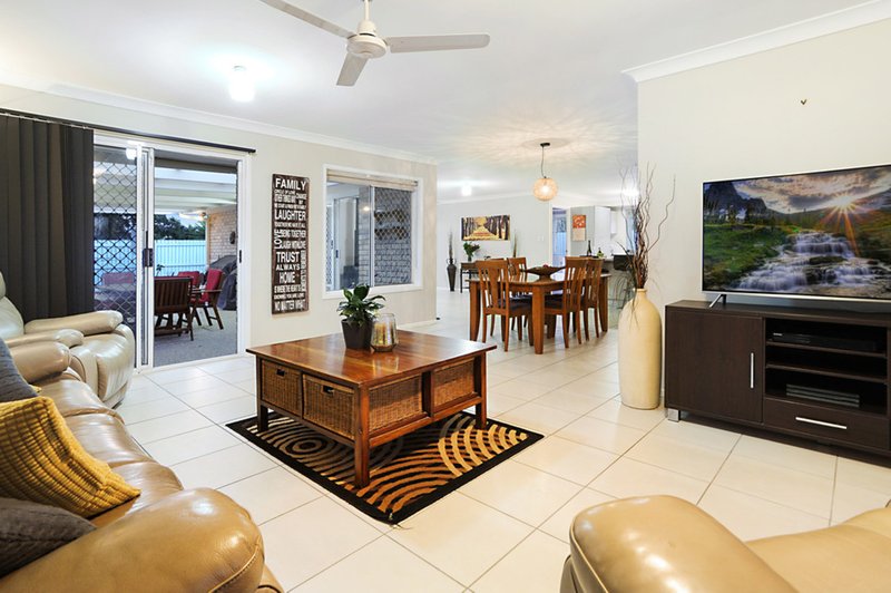 Photo - 16 Dundee Street, Bray Park QLD 4500 - Image 2