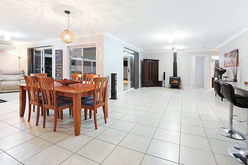 Photo - 16 Dundee Street, Bray Park QLD 4500 - Image 4