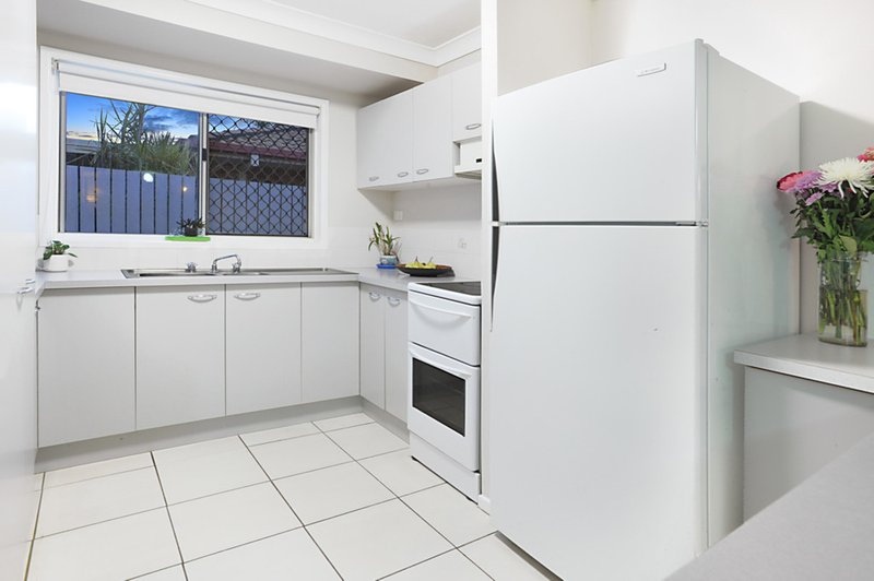 Photo - 16 Dundee Street, Bray Park QLD 4500 - Image 6