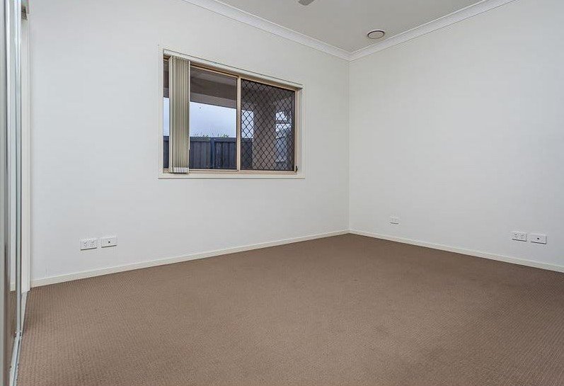 Photo - 16 Dunes Crescent, North Lakes QLD 4509 - Image 6