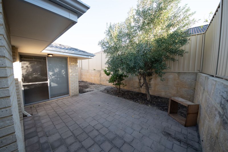 Photo - 16 Dunkirk Link, Girrawheen WA 6064 - Image 6