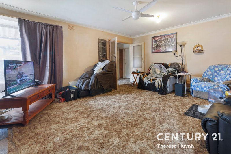 Photo - 16 Dunvegan Crescent, Dandenong VIC 3175 - Image 2