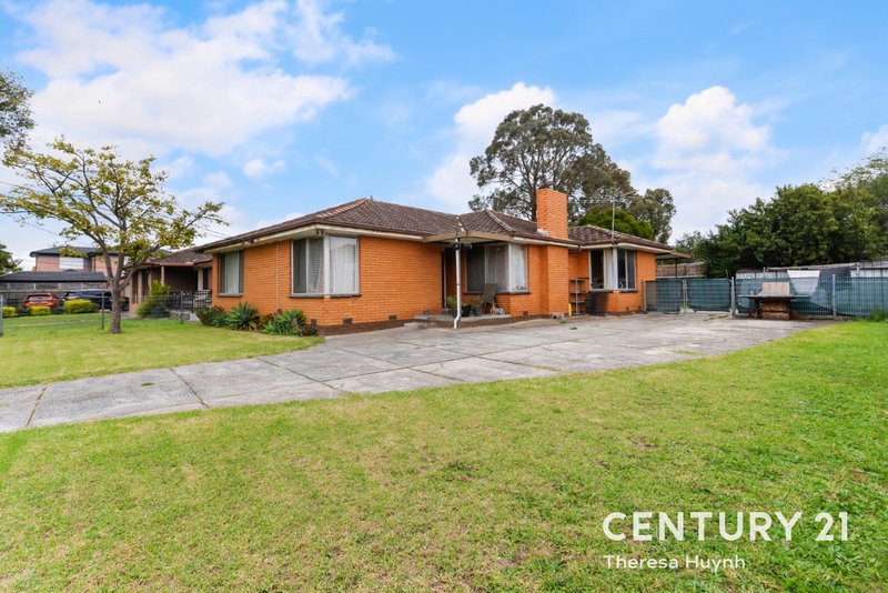 Photo - 16 Dunvegan Crescent, Dandenong VIC 3175 - Image 9