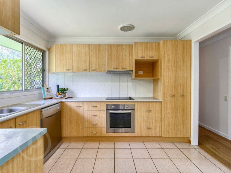 Photo - 16 Duranta Street, Bellbowrie QLD 4070 - Image 6