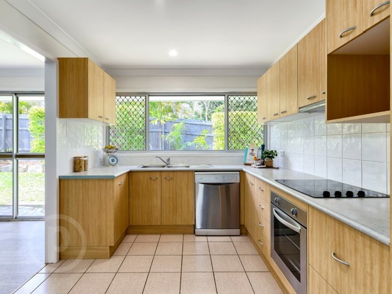 Photo - 16 Duranta Street, Bellbowrie QLD 4070 - Image 7