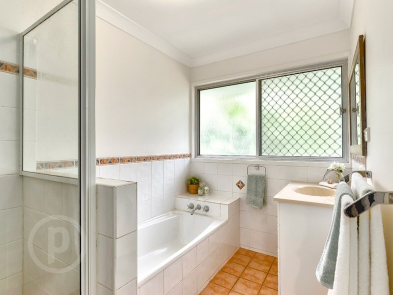 Photo - 16 Duranta Street, Bellbowrie QLD 4070 - Image 11