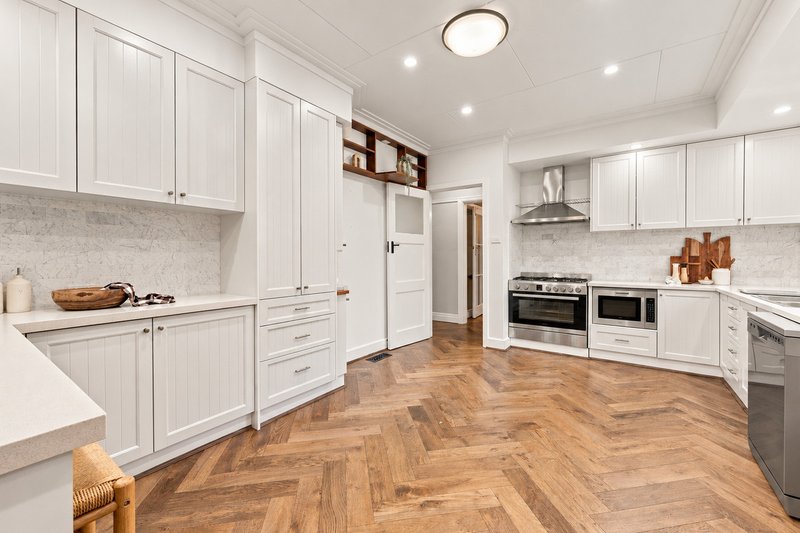 Photo - 16 Durville Crescent, Griffith ACT 2603 - Image 6