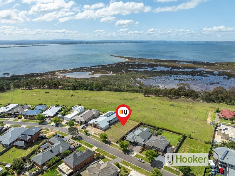 16 Eagle Bay Terrace, Paynesville VIC 3880