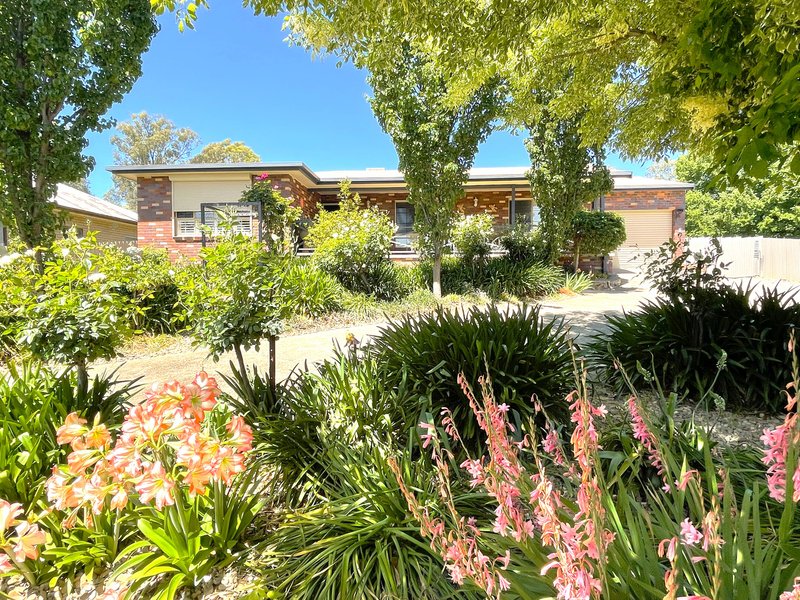 16 Eagle Street, Gundagai NSW 2722