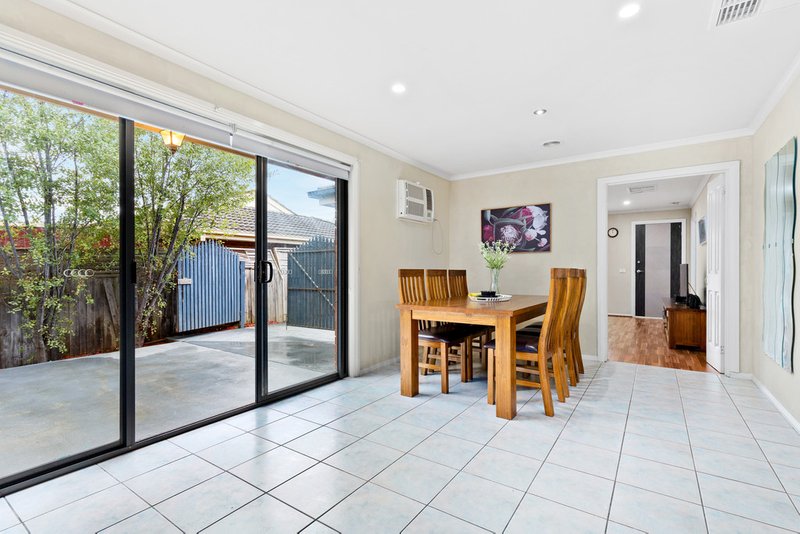 Photo - 16 Ebony Drive, Pakenham VIC 3810 - Image 7