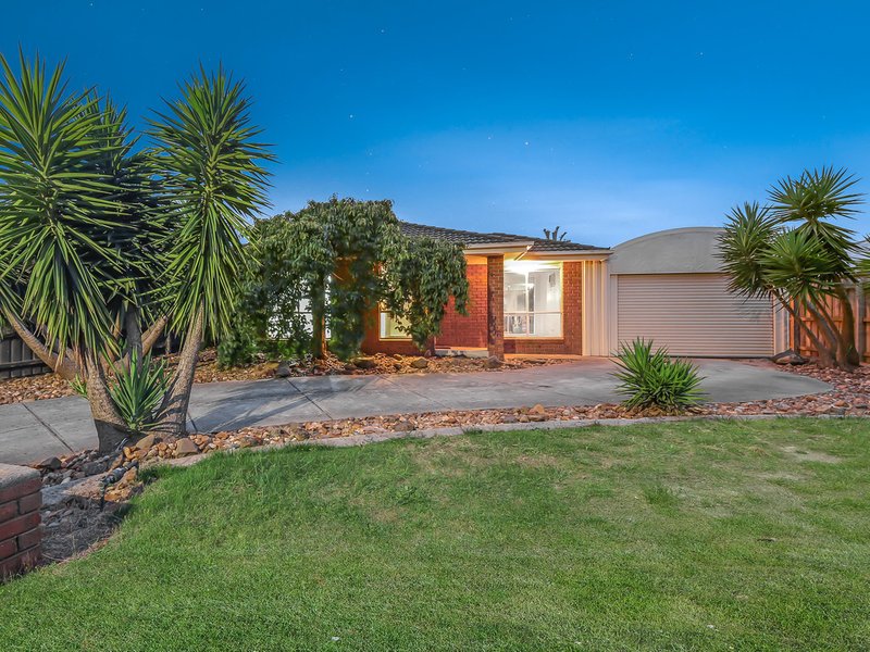 Photo - 16 Eclipse Court, Hampton Park VIC 3976 - Image 2