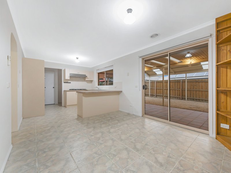 Photo - 16 Eclipse Court, Hampton Park VIC 3976 - Image 10