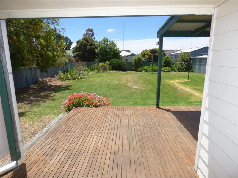 Photo - 16 Edinburgh Road, Edenhope VIC 3318 - Image 12