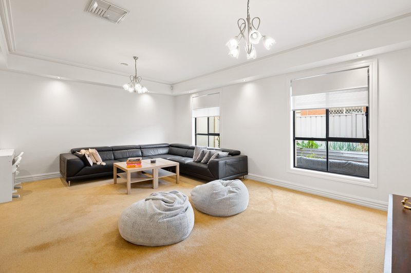 Photo - 16 Edwards Road, Werribee VIC 3030 - Image 4