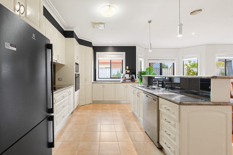 Photo - 16 Edwards Road, Werribee VIC 3030 - Image 10
