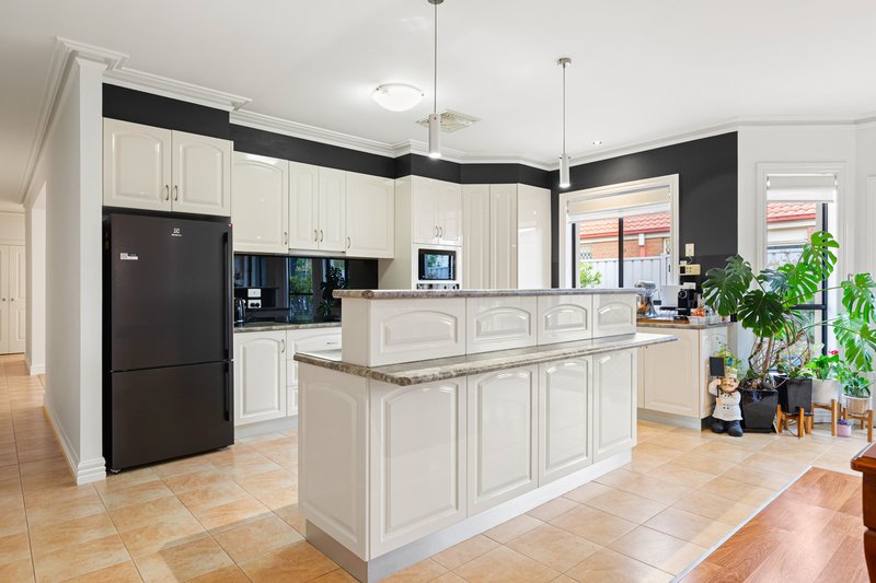 Photo - 16 Edwards Road, Werribee VIC 3030 - Image 11