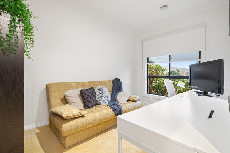 Photo - 16 Edwards Road, Werribee VIC 3030 - Image 12