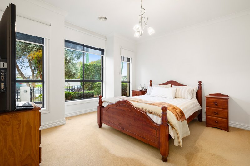 Photo - 16 Edwards Road, Werribee VIC 3030 - Image 13