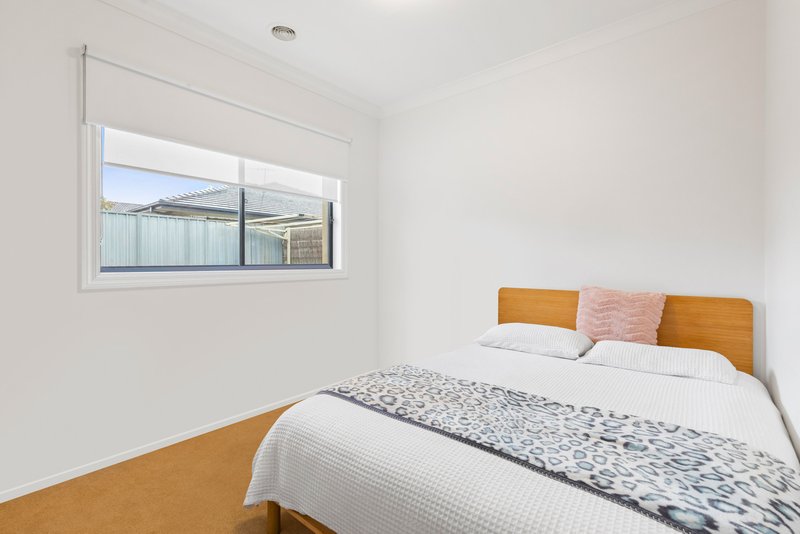 Photo - 16 Edwards Road, Werribee VIC 3030 - Image 18