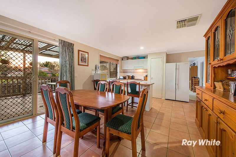 Photo - 16 Elanora Way, Hampton Park VIC 3976 - Image 3