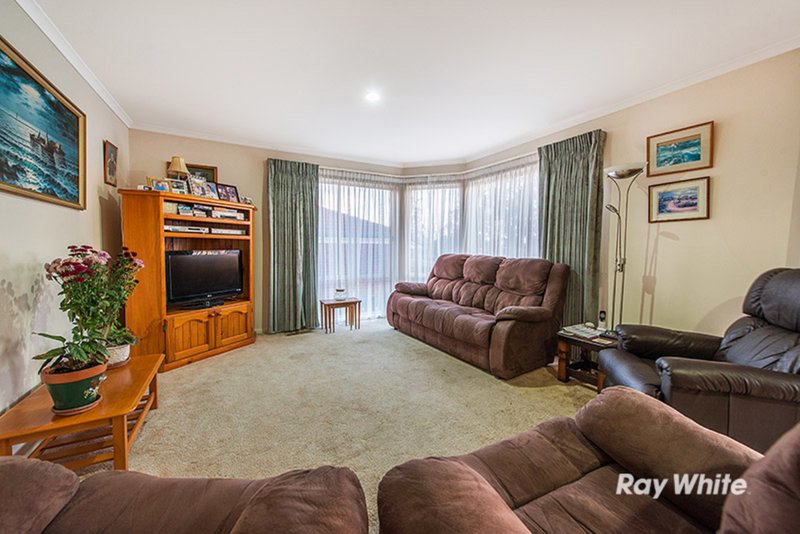 Photo - 16 Elanora Way, Hampton Park VIC 3976 - Image 4