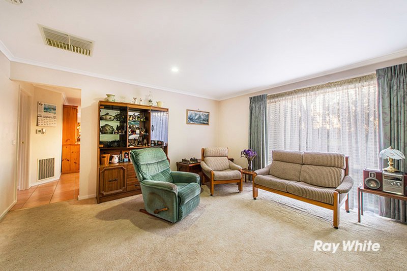 Photo - 16 Elanora Way, Hampton Park VIC 3976 - Image 5