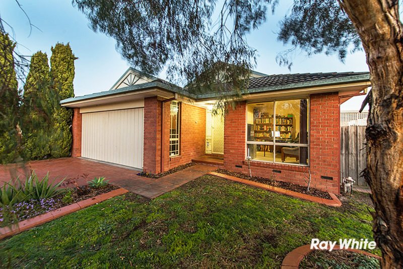 Photo - 16 Elanora Way, Hampton Park VIC 3976 - Image 14